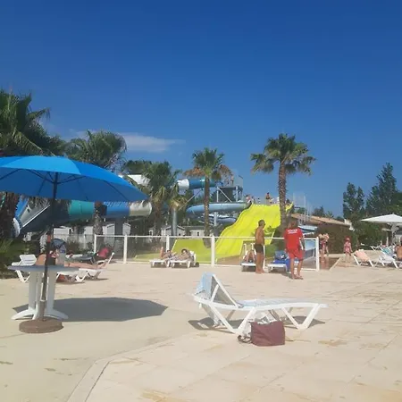 Mobil 6/8 Places Κάμπινγκ Vias